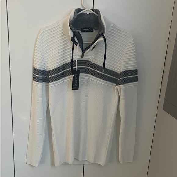 NWT Men's White and black slim fit Sweater. Medium